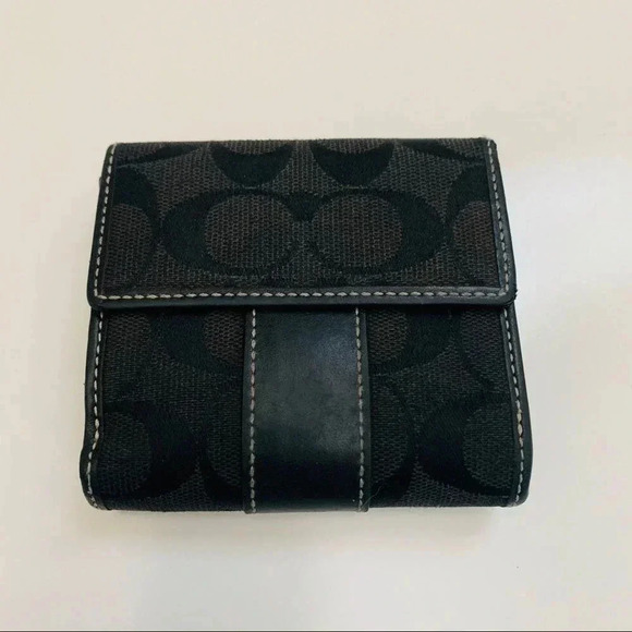 Coach Signature Wallet - Picture 2 of 6